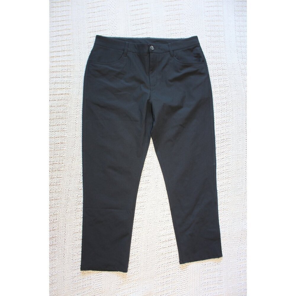 Vuori Meta black Athletic Slim Fit Men's pants size 34 Performance Travel Office